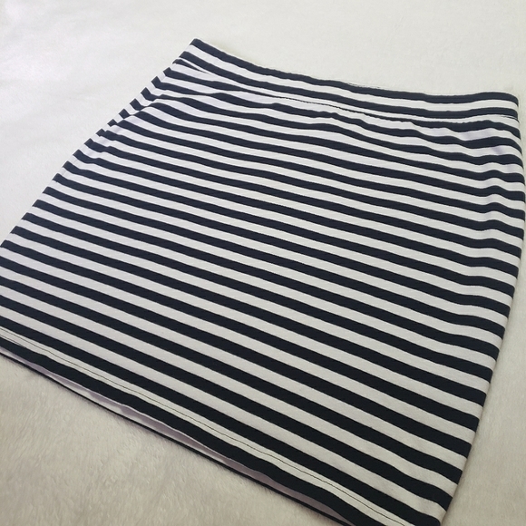 Divided, H&M Basic, Stretchy Bodycon Striped Mini Skirt, Large, Black & White - Picture 2 of 12